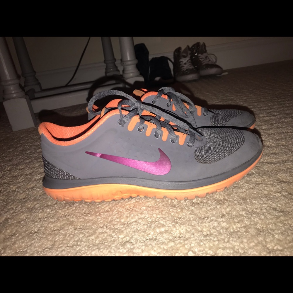 Nike tennis shoes